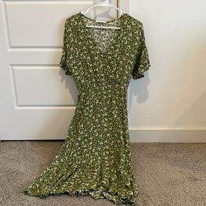 Green floral dress from piper and scoot size small.